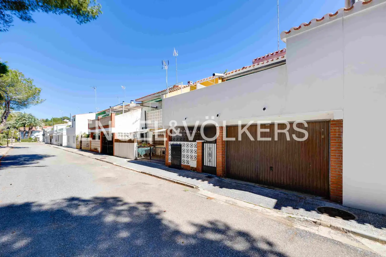 Vista exterior de Casa o xalet en venda en Orihuela amb Aire condicionat, Calefacció i Terrassa