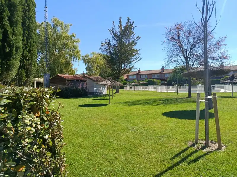 Semi-detached house with pool for sale in Simancas, imagen 3