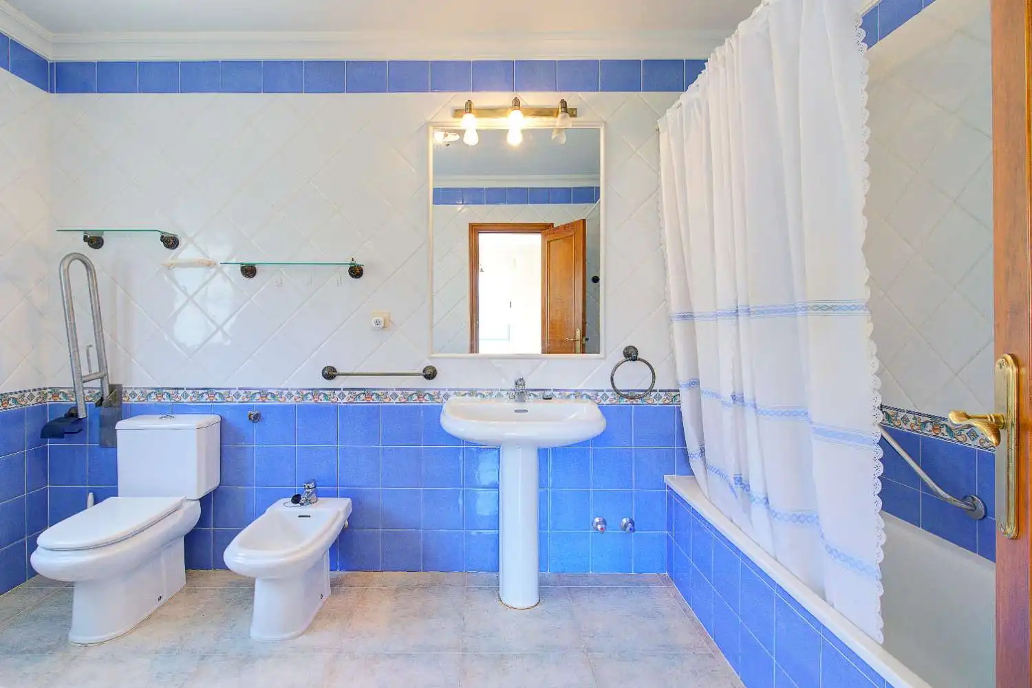Baño de Casa o chalet en venta en Almuñécar con Calefacción, Terraza y Trastero