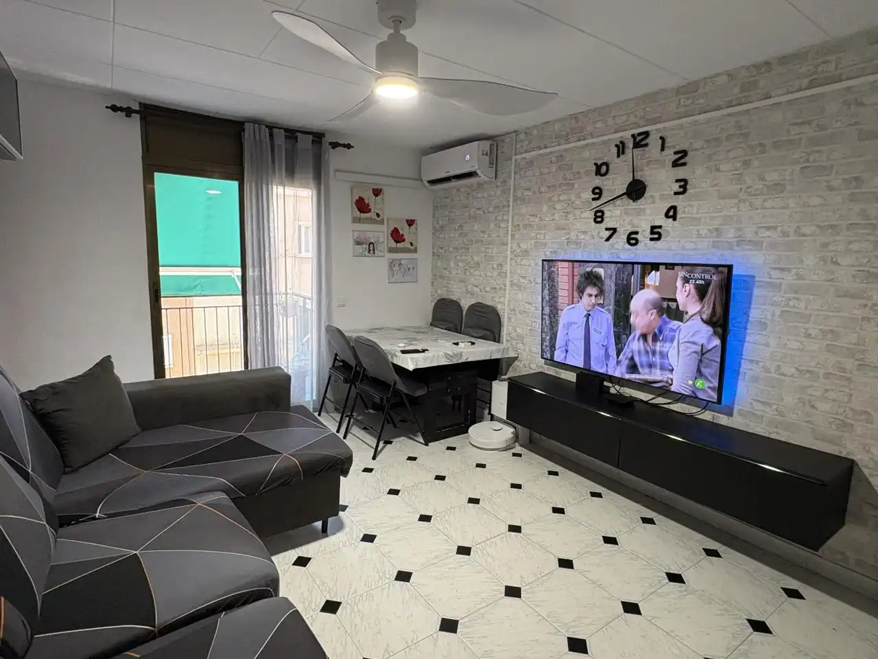 Sala d'estar de Pis en venda en Barcelona amb Aire condicionat i Terrassa
