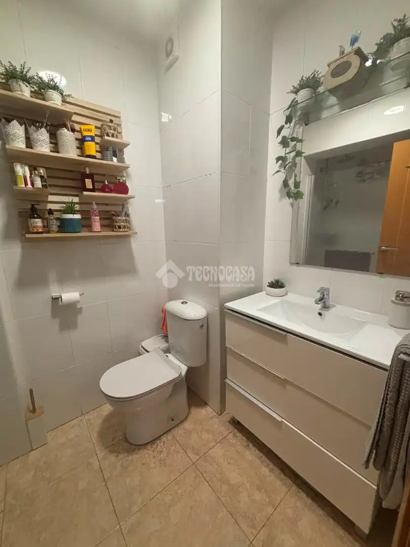 Badezimmer von Wohnung zum Verkauf in Alcalá de Guadaira mit Klimaanlage und Möbliert