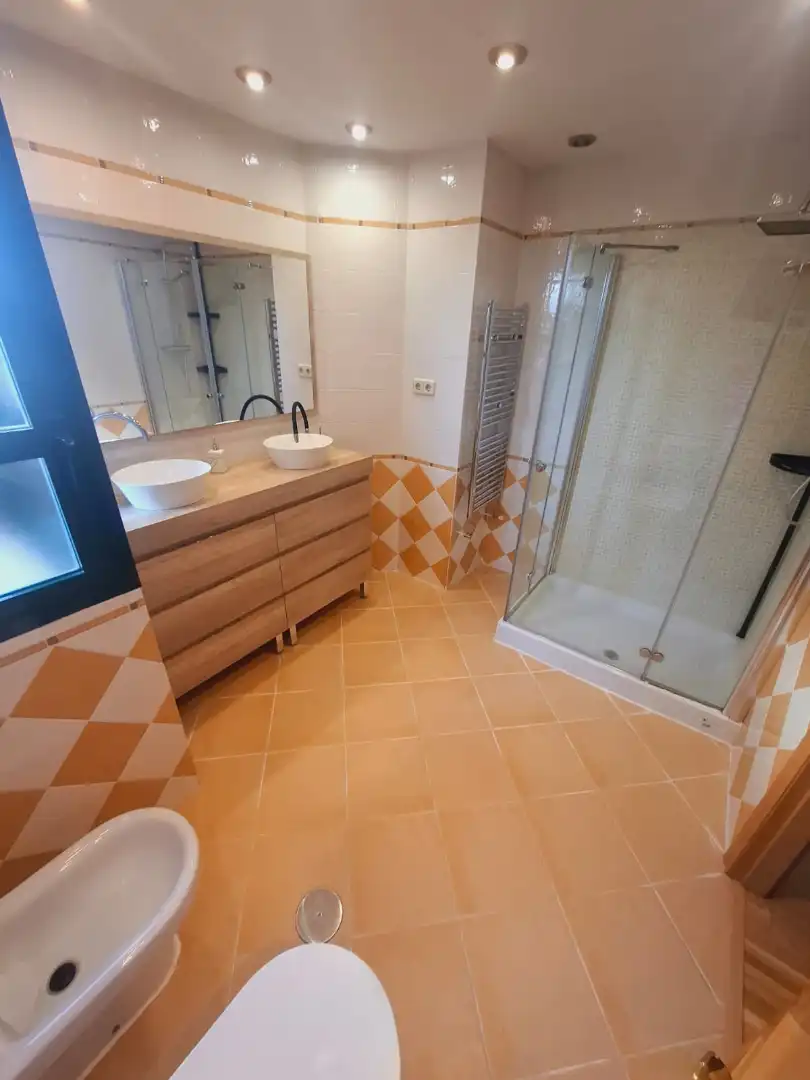 Bathroom of Detached homes for rent in Villaviciosa de Odón  with Air Conditioner, Heating and Private garden
