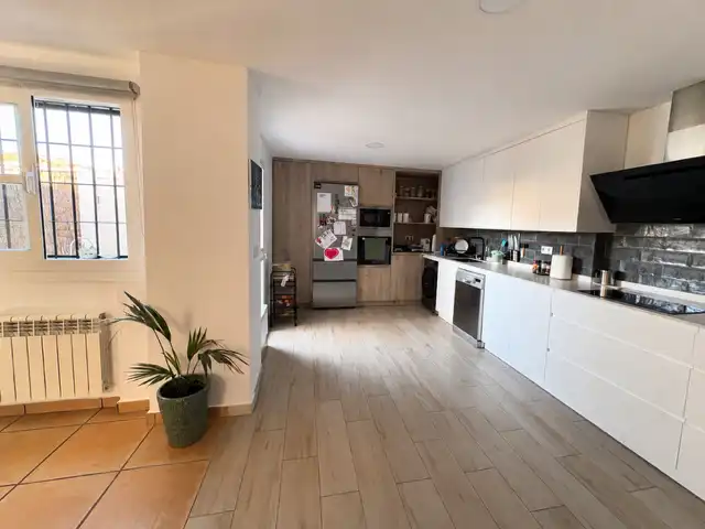 Cuina de Casa adosada en venda en Los Barrios amb Aire condicionat, Jardí privat i Terrassa
