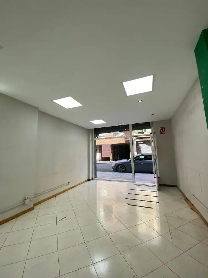 Local comercial en venda a Calle Juan Madrazo 9 24002 Leon, imagen 2