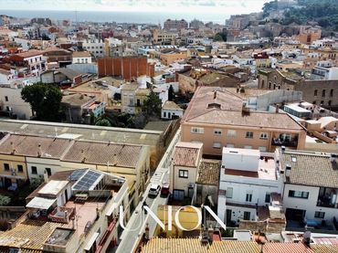Country house with garden for sale in Eixample