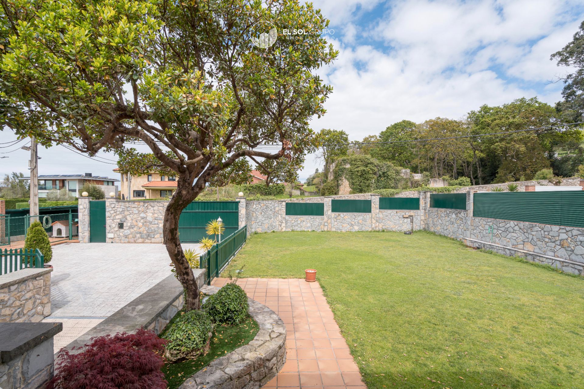 Jardí de Casa o xalet en venda en Gijón  amb Calefacció, Jardí privat i Parquet