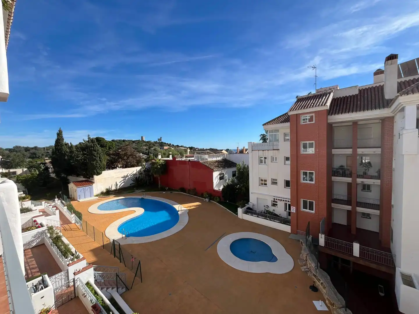 Pis amb piscina en venda a Calle Artemisa 2