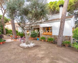 Vista exterior de Casa o xalet en venda en Argentona amb Aire condicionat, Calefacció i Jardí privat