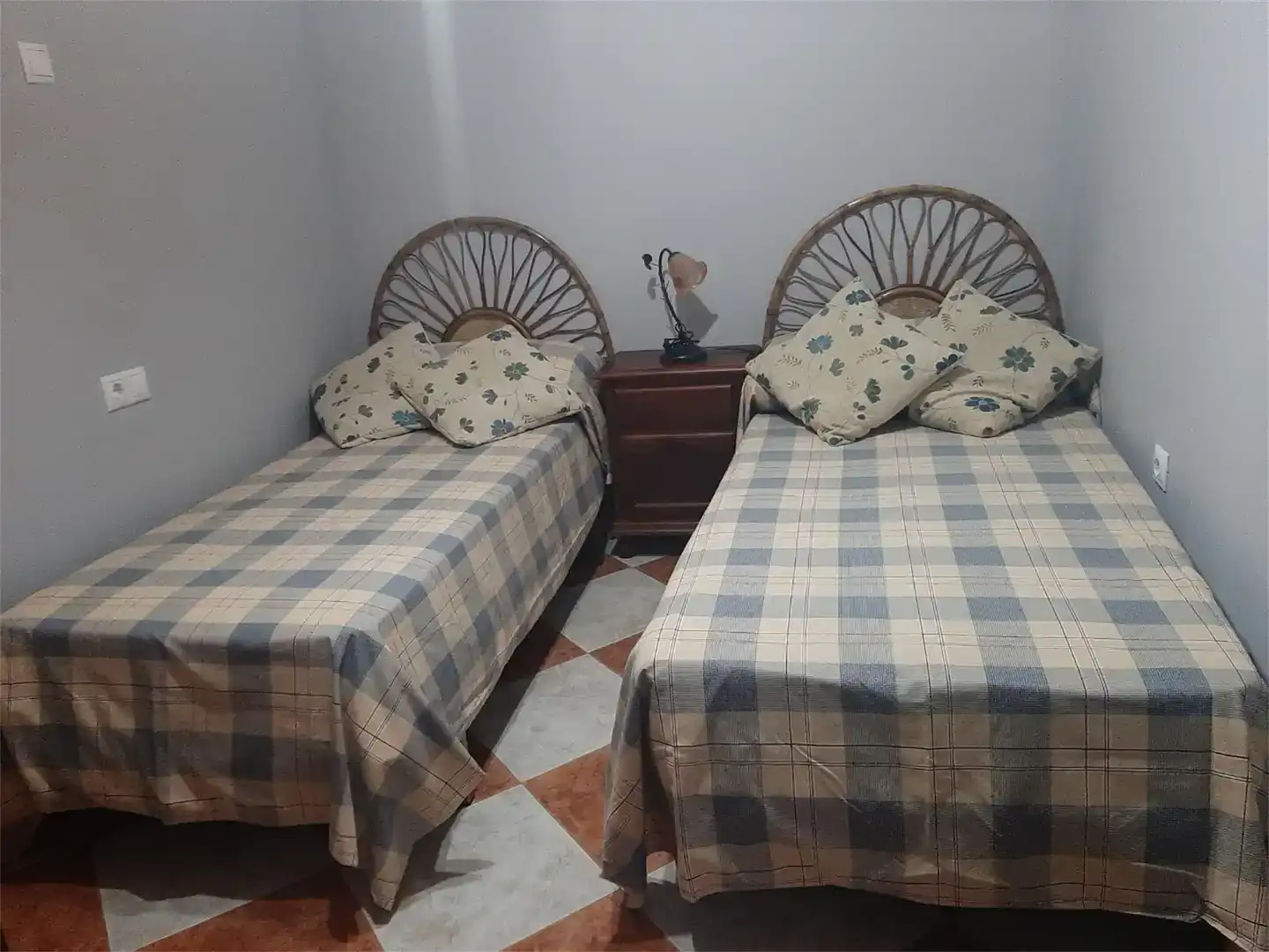 Dormitori de Apartament de lloguer en Prado del Rey amb Aire condicionat, Moblat i Forn
