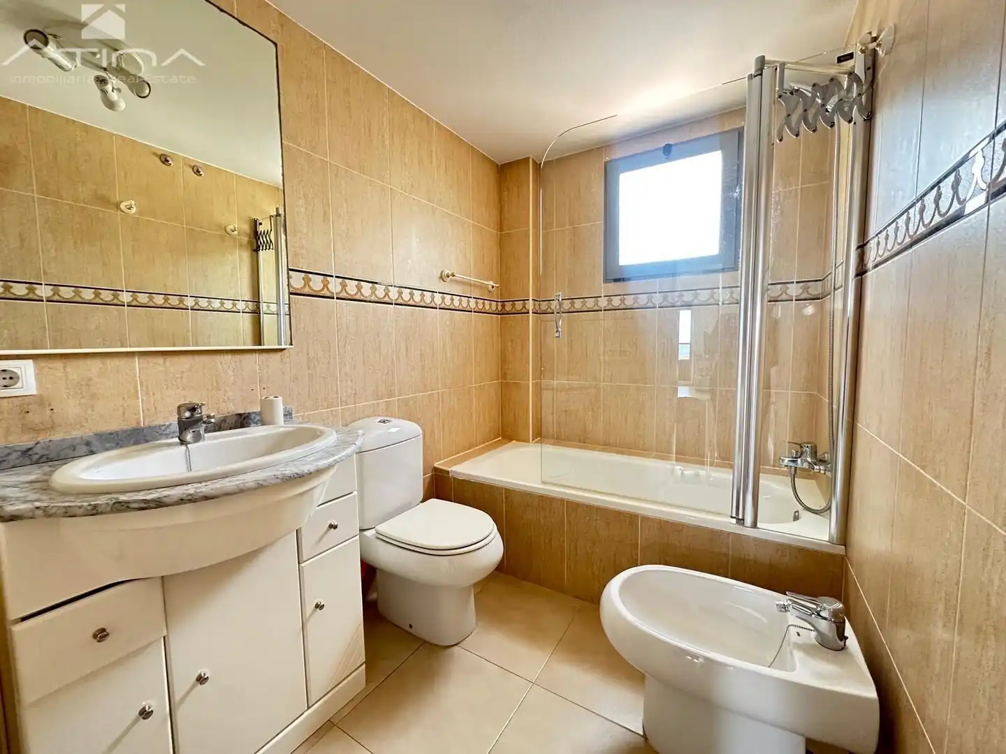 Baño de Apartamento en venta en Guardamar de la Safor con Aire acondicionado, Jardín privado y Terraza