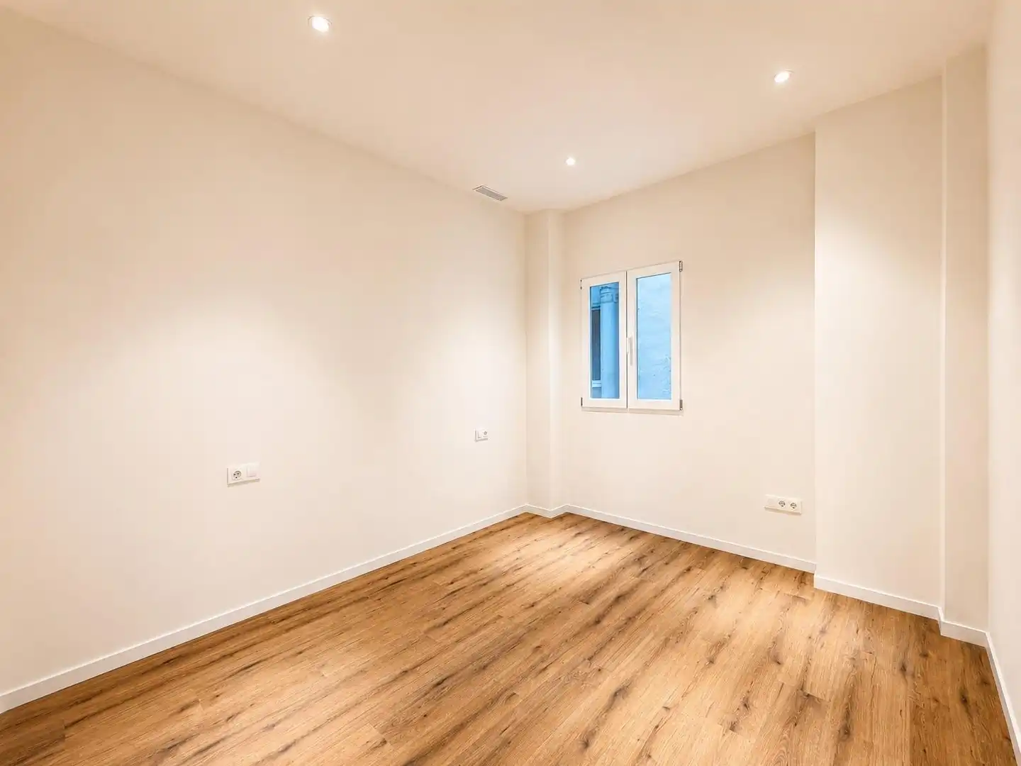 Flat for rent in Valencia  with Air Conditioner, Heating and Parquet flooring