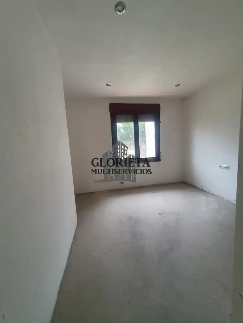Casa adosada en venta en Vigo  con Calefacción, Parquet y Terraza
