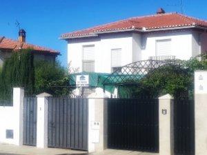 Vista exterior de Casa o xalet en venda en Alhendín amb Terrassa i Piscina