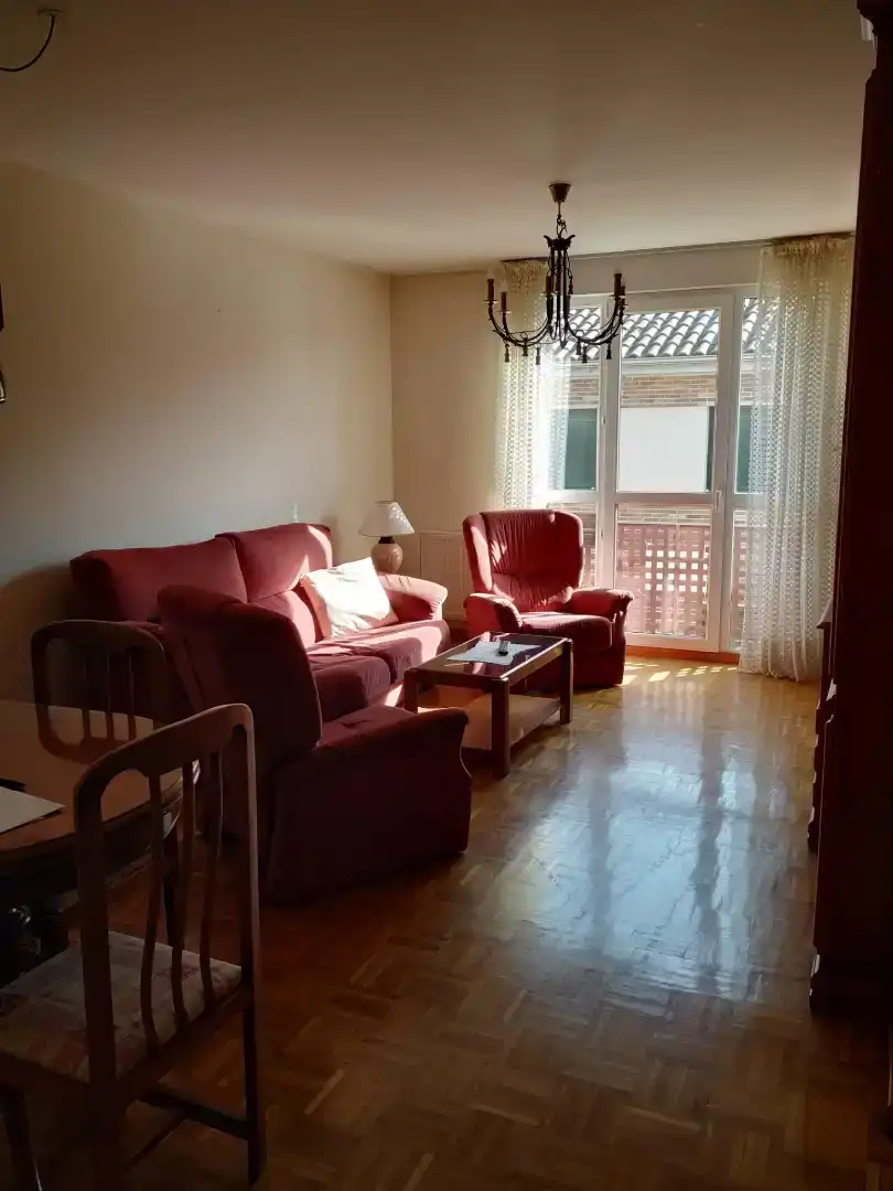 Wohnzimmer von Wohnung zum Verkauf in Villatuerta mit Parkett, Abstellraum und Ofen