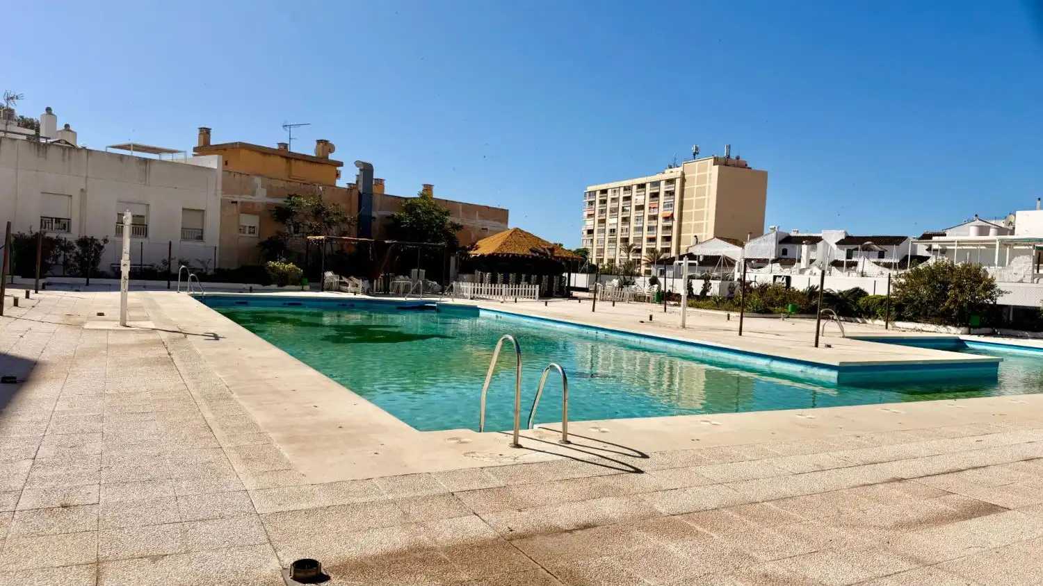 Schwimmbecken von Wohnung zum Verkauf in Torremolinos mit Klimaanlage, Terrasse und Gemeinschaftspool