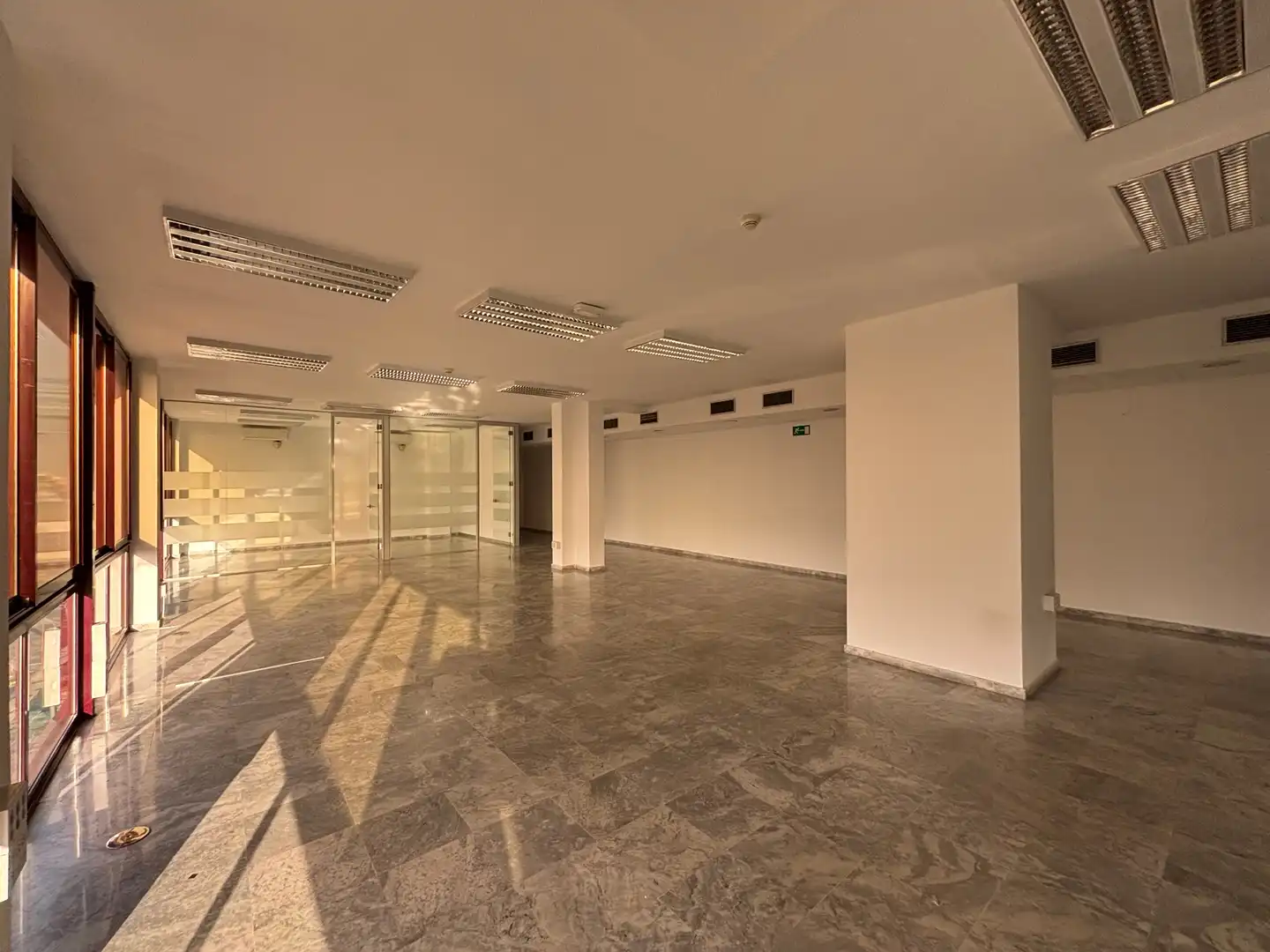 Office for rent in Sevilla  with Air Conditioner and Heating
