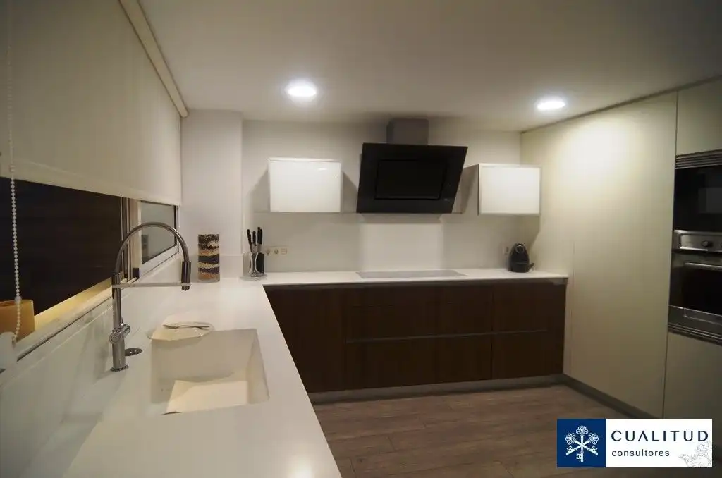 Cocina de Casa o chalet en venta en Castellón de la Plana / Castelló de la Plana con Calefacción, Parquet y Terraza