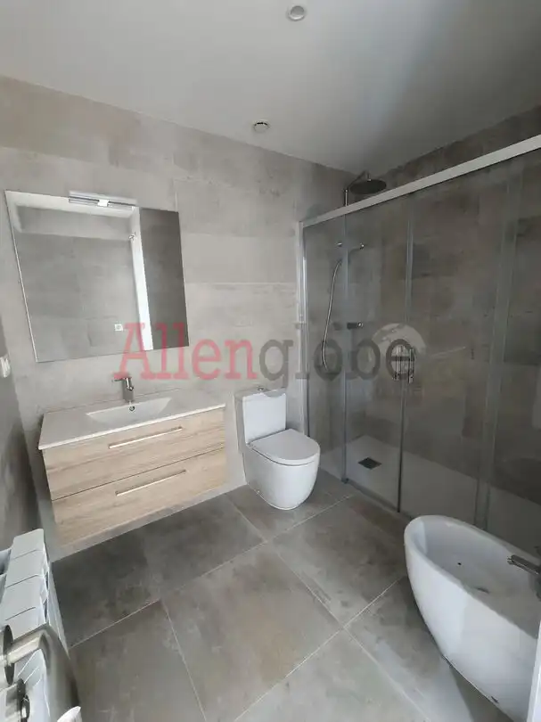 Badezimmer von Wohnung zur Miete in Gijón  mit Heizung und Abstellraum