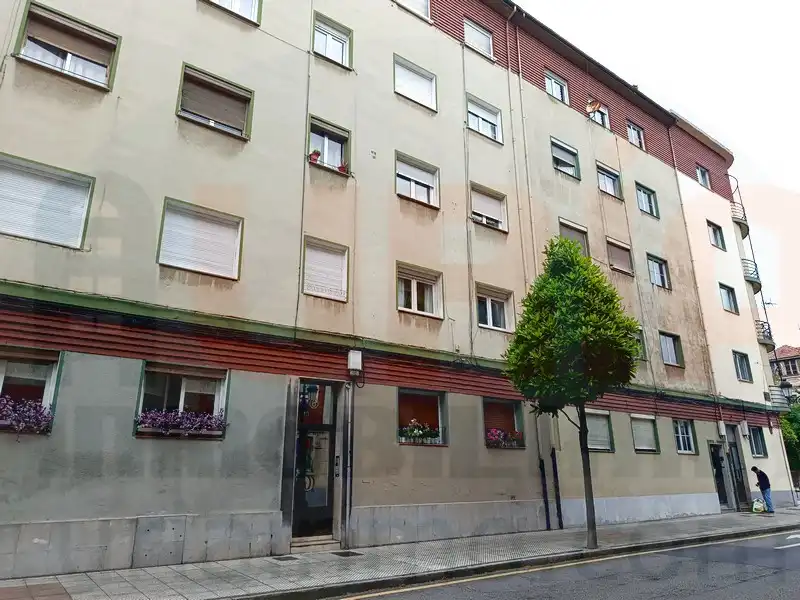 Vista exterior de Piso en venta en Oviedo  con Calefacción, Amueblado y Horno