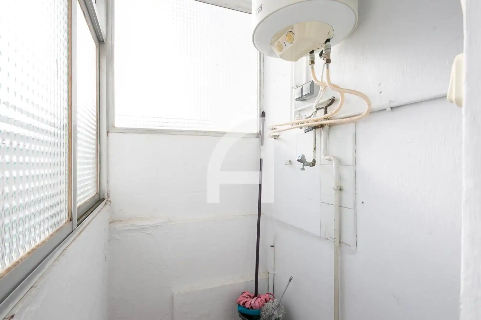 Bathroom of Attic for sale in Barcelona  with Air Conditioner, Heating and Parquet flooring