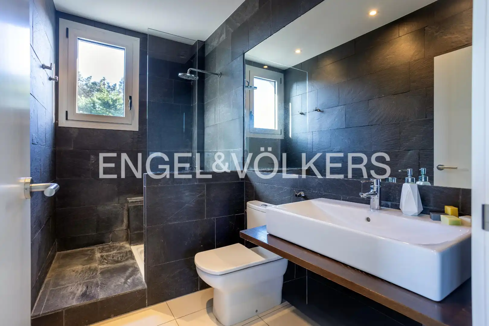Baño de Casa o chalet en venta en Bareyo con Calefacción, Jardín privado y Terraza