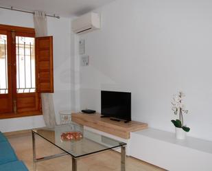 Living room of Flat to rent in  Granada Capital  with Air Conditioner, Heating and Terrace
