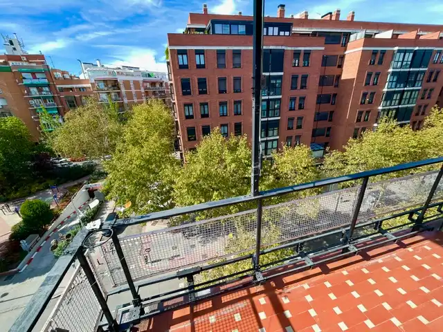 Terrassa de Pis en venda en Madrid amb Calefacció, Terrassa i Moblat