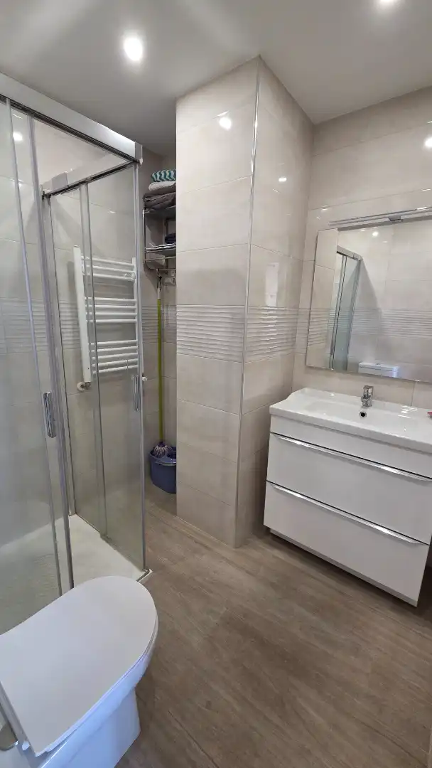 Bathroom of Apartments for rent in Madrid  with Air Conditioner, Heating and Furnished