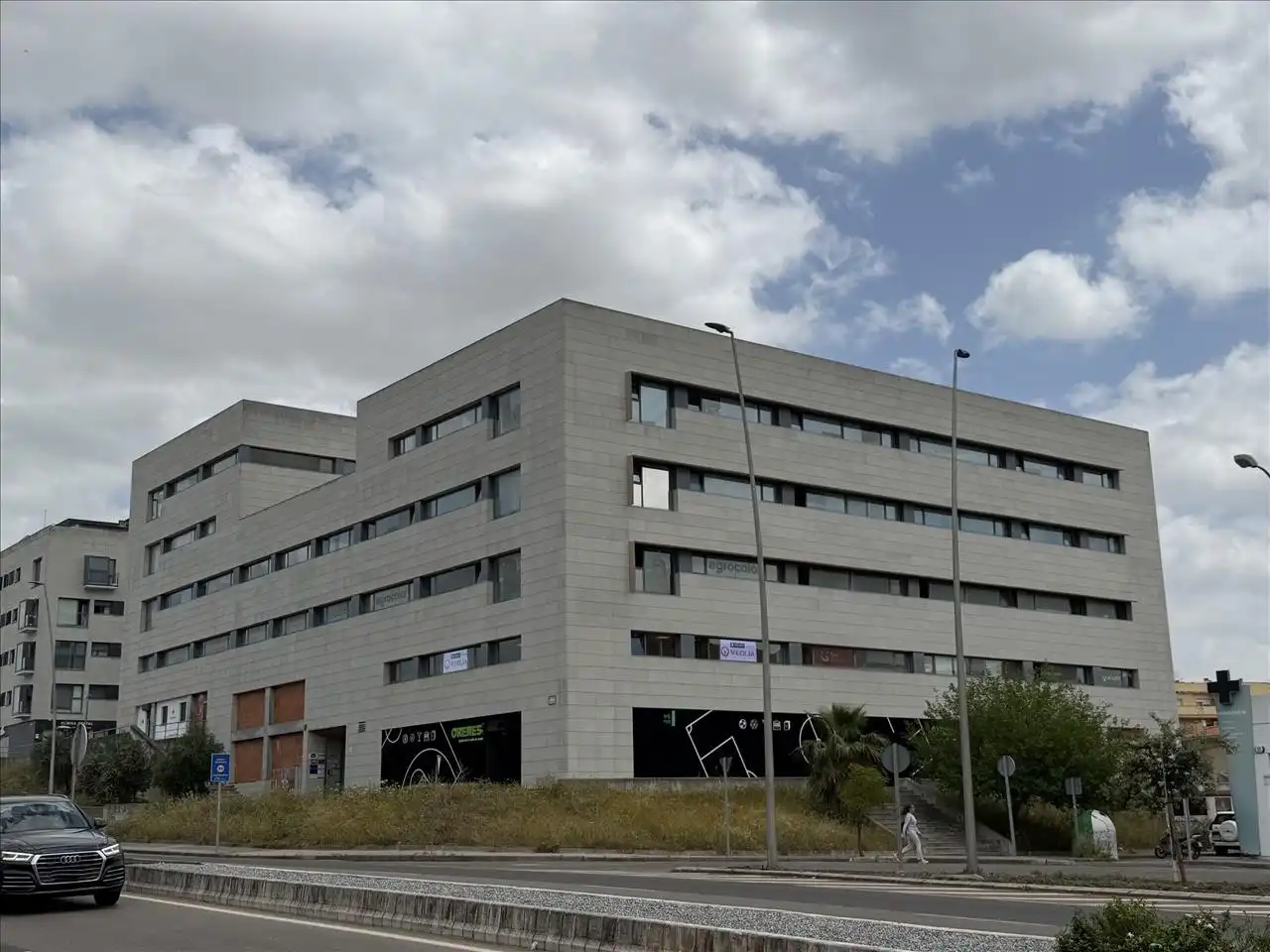 Exterior view of Office for sale in Oeste