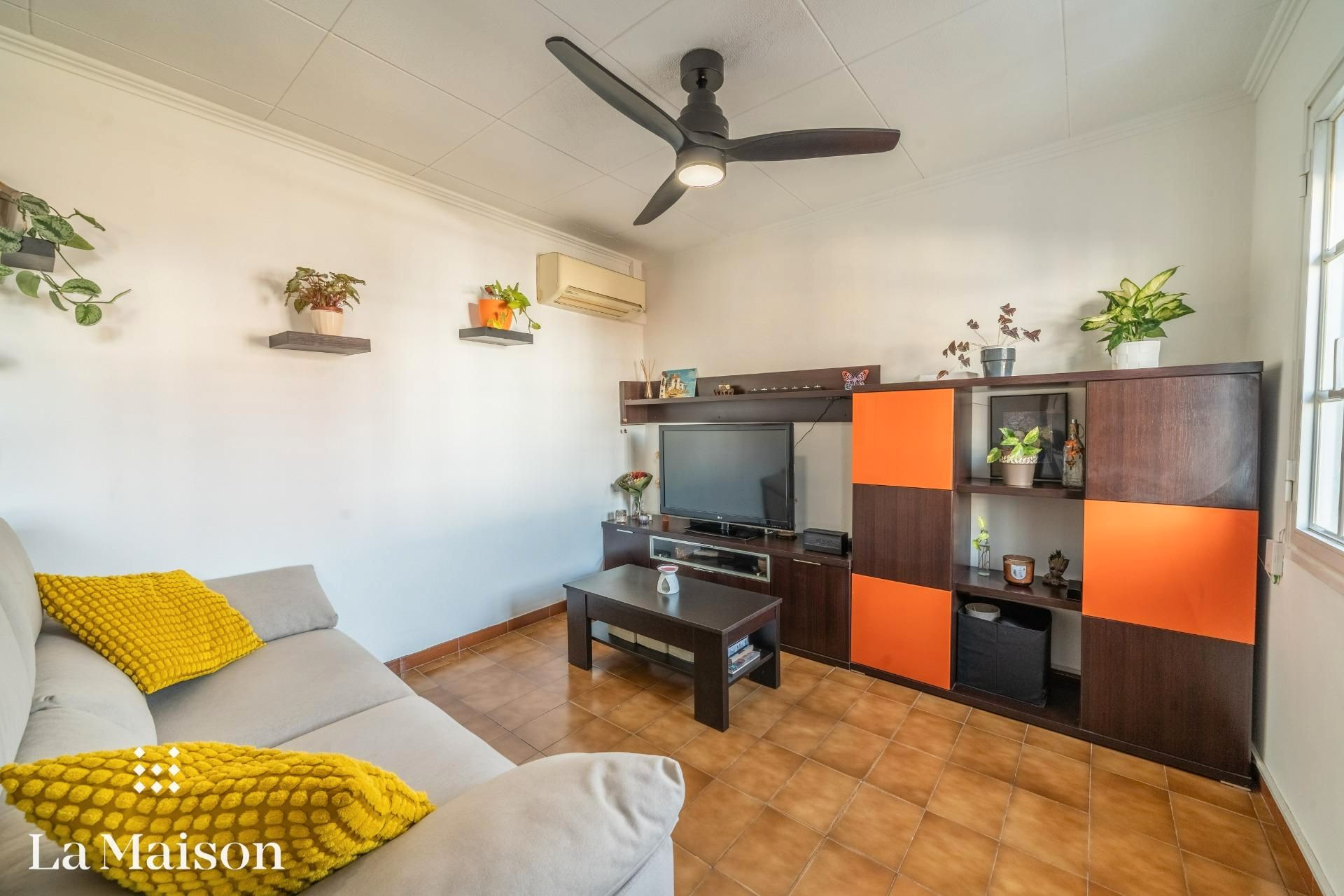 Sala d'estar de Pis en venda en Mataró amb Aire condicionat, Terrassa i TV