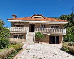 Vista exterior de Casa o xalet en venda en A Guarda   amb Jardí privat, Parquet i Terrassa