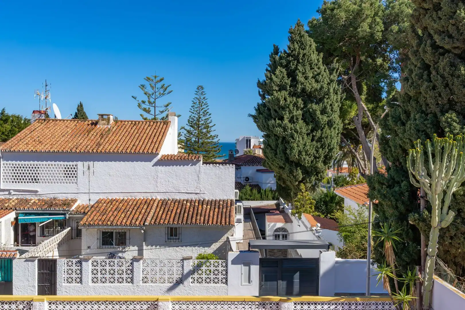 Exterior view of Houses for sale in Benalmádena  with Air Conditioner, Private garden and Swimming Pool