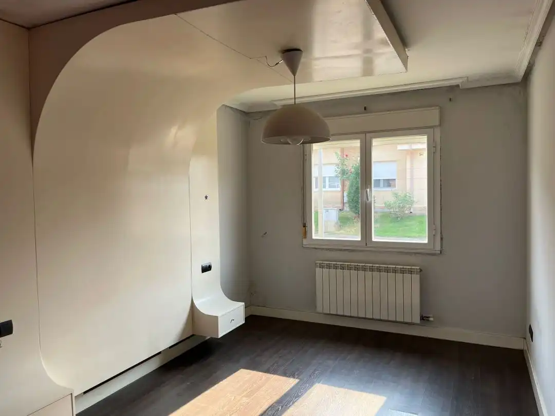 Schlafzimmer von Einfamilien-Reihenhaus zum Verkauf in Valverde de la Virgen mit Heizung
