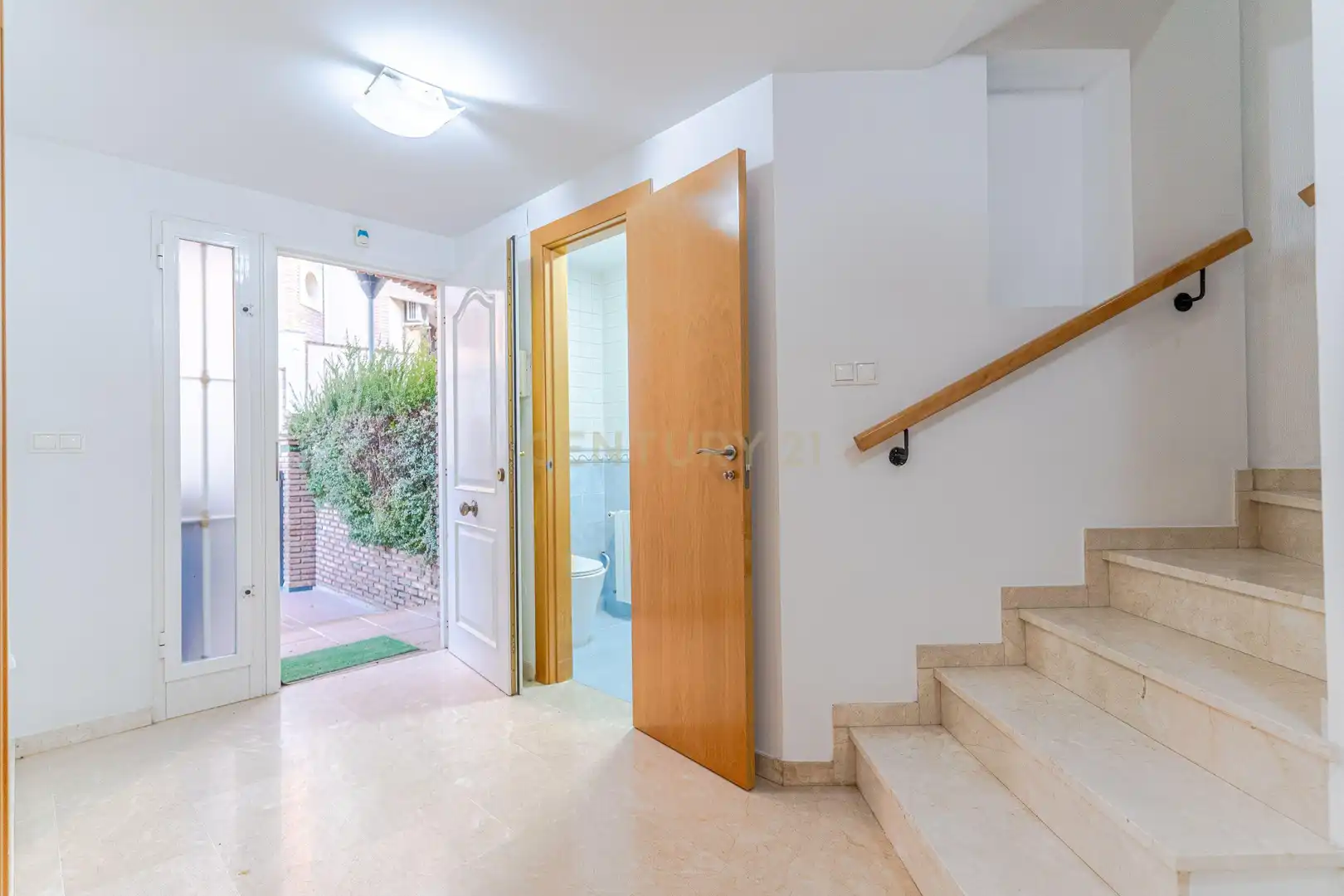 Casa adosada en venda en La Zubia amb Aire condicionat, Jardí privat i Traster