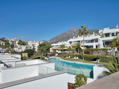 Vista exterior de Casa adosada en venda en Marbella amb Aire condicionat, Calefacció i Jardí privat