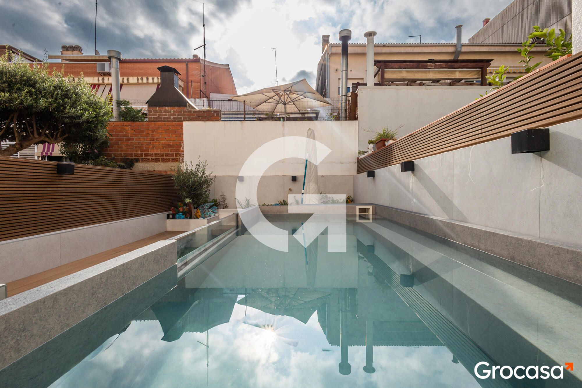 Piscina de Pis en venda en Castelldefels amb Aire condicionat, Calefacció i Jardí privat