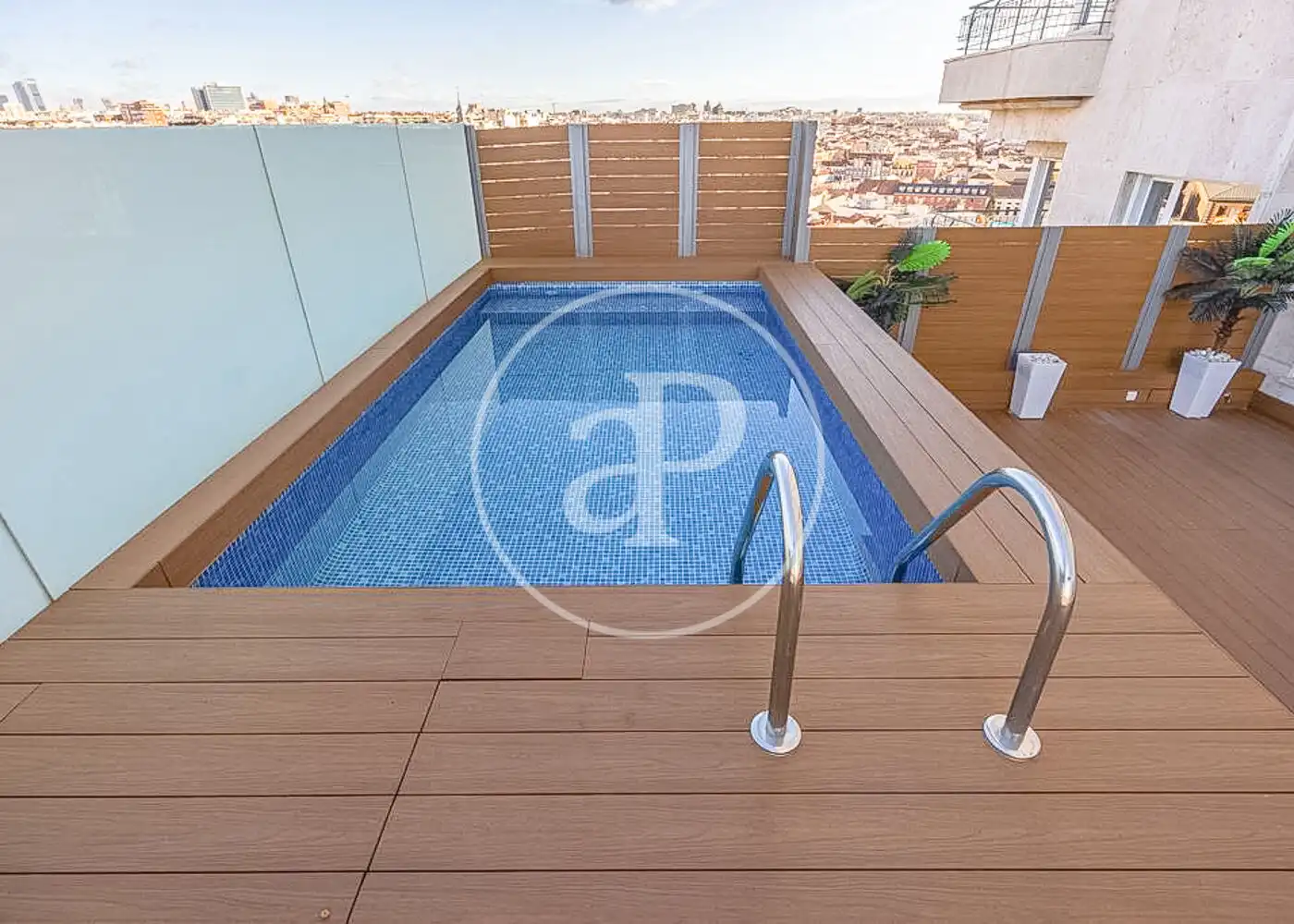 Swimming pool of Flat for rent in Madrid  with Air Conditioner, Heating and Terrace