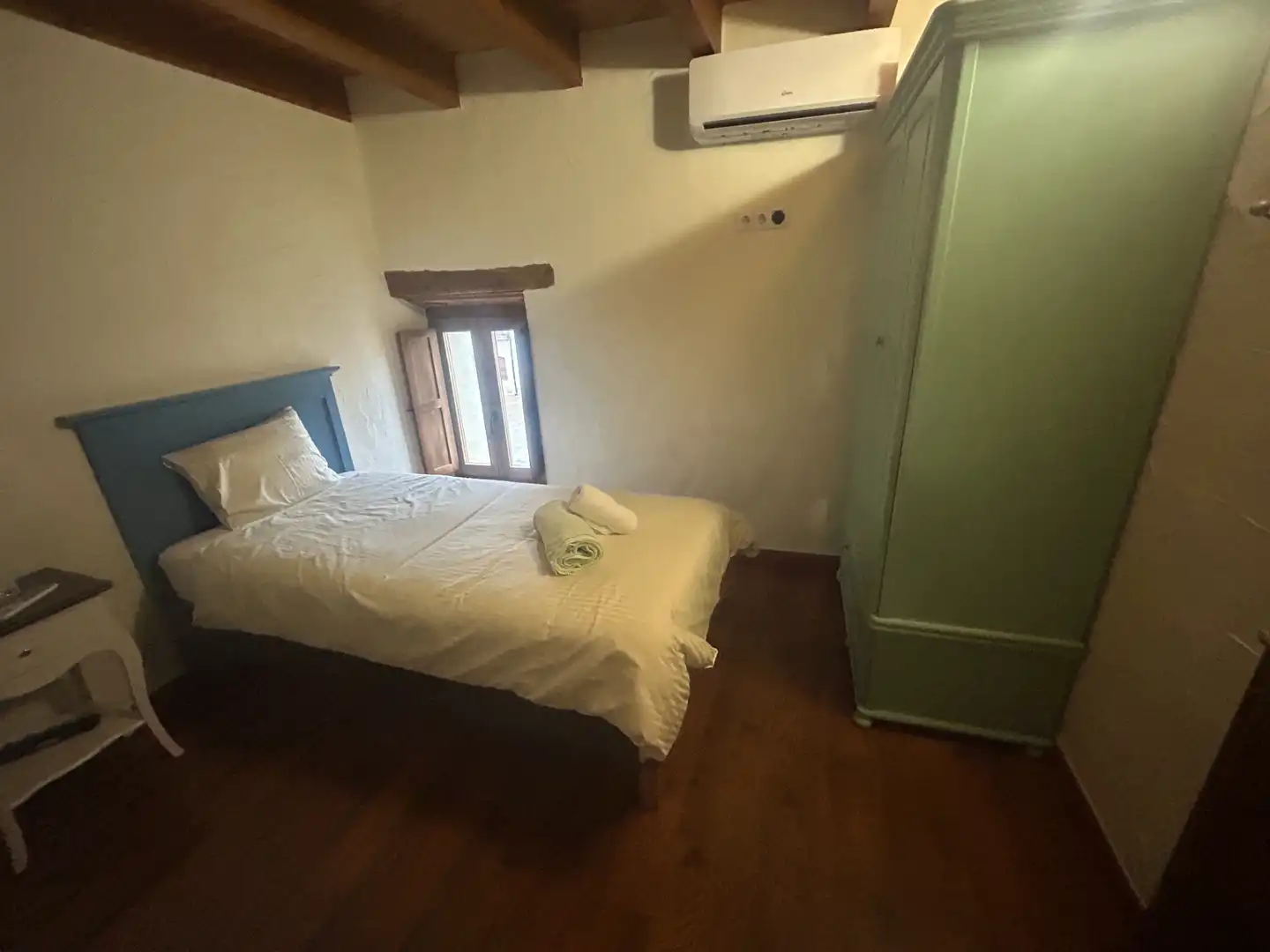 Dormitori de Casa adosada en venda en Bahabón amb Aire condicionat, Calefacció i Moblat