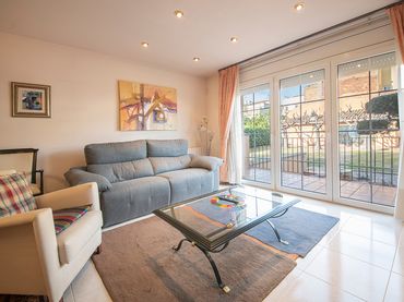 Villa con balcone in vendita a Olèrdola