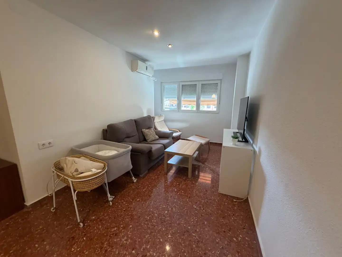 Sala de estar de Piso para compartir en Valencia con Aire acondicionado, Trastero y Amueblado