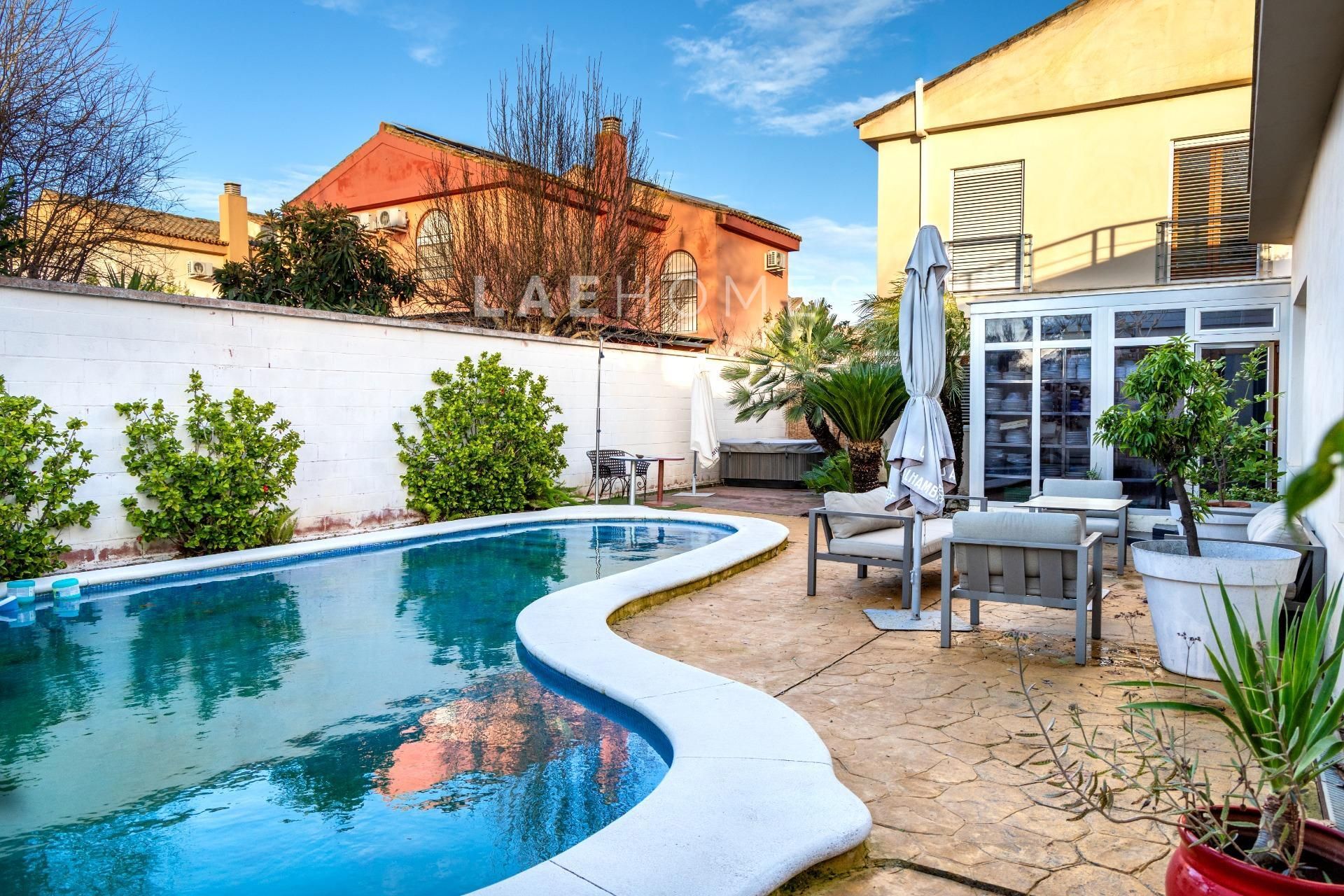 Piscina de Casa o chalet en venta en Mairena del Aljarafe con Aire acondicionado, Jardín privado y Terraza