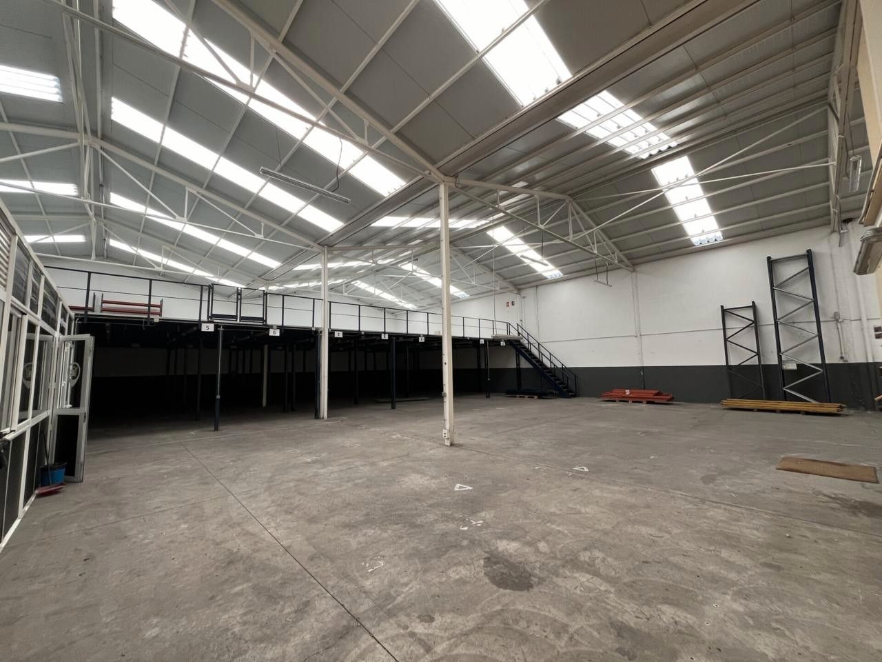 Nau industrial de lloguer en El Prat de Llobregat amb Calefacció i Alarma