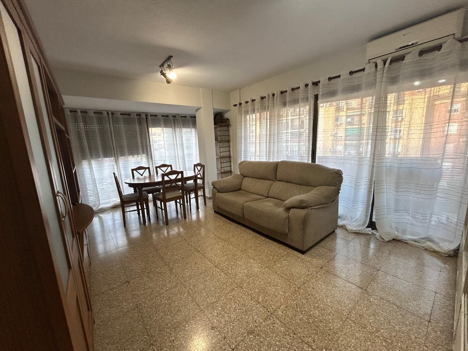 Living room of Flat for sale in  Valencia Capital  with Air Conditioner and Alarm