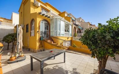 Jardí de Casa adosada en venda en Torrevieja amb Aire condicionat, Terrassa i Balcó