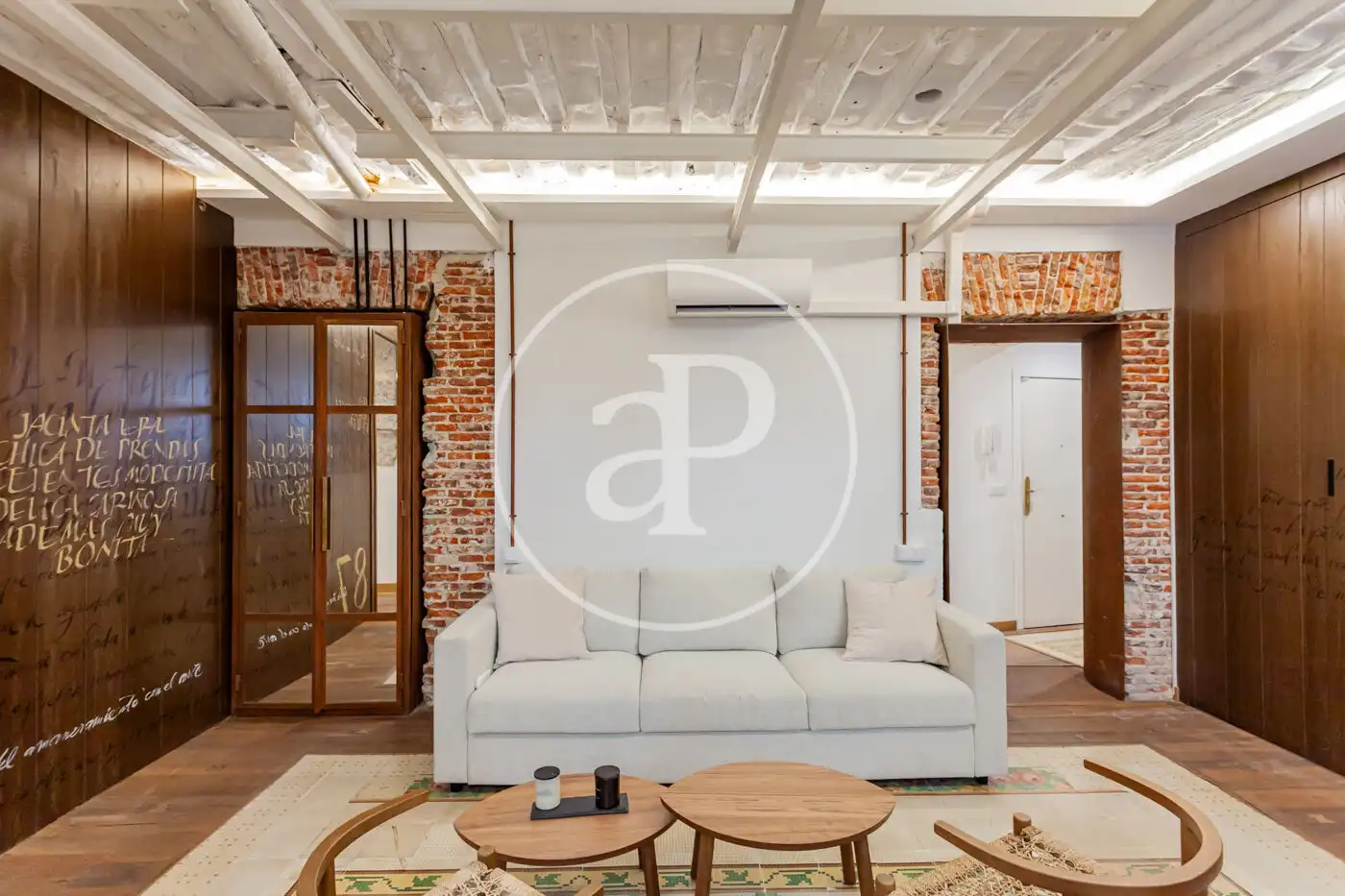 Living room of Flat for sale in Madrid  with Air Conditioner, Heating and Furnished