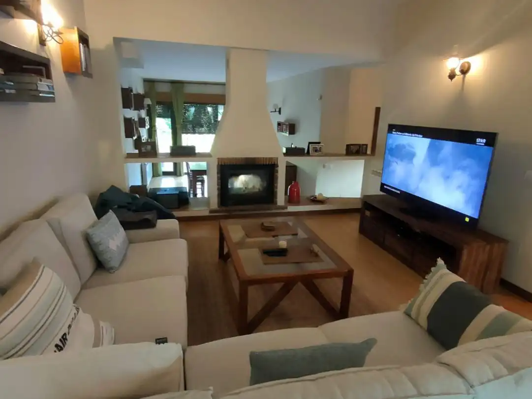 Sala d'estar de Casa o xalet en venda en El Espinar amb Calefacció, Jardí privat i Parquet