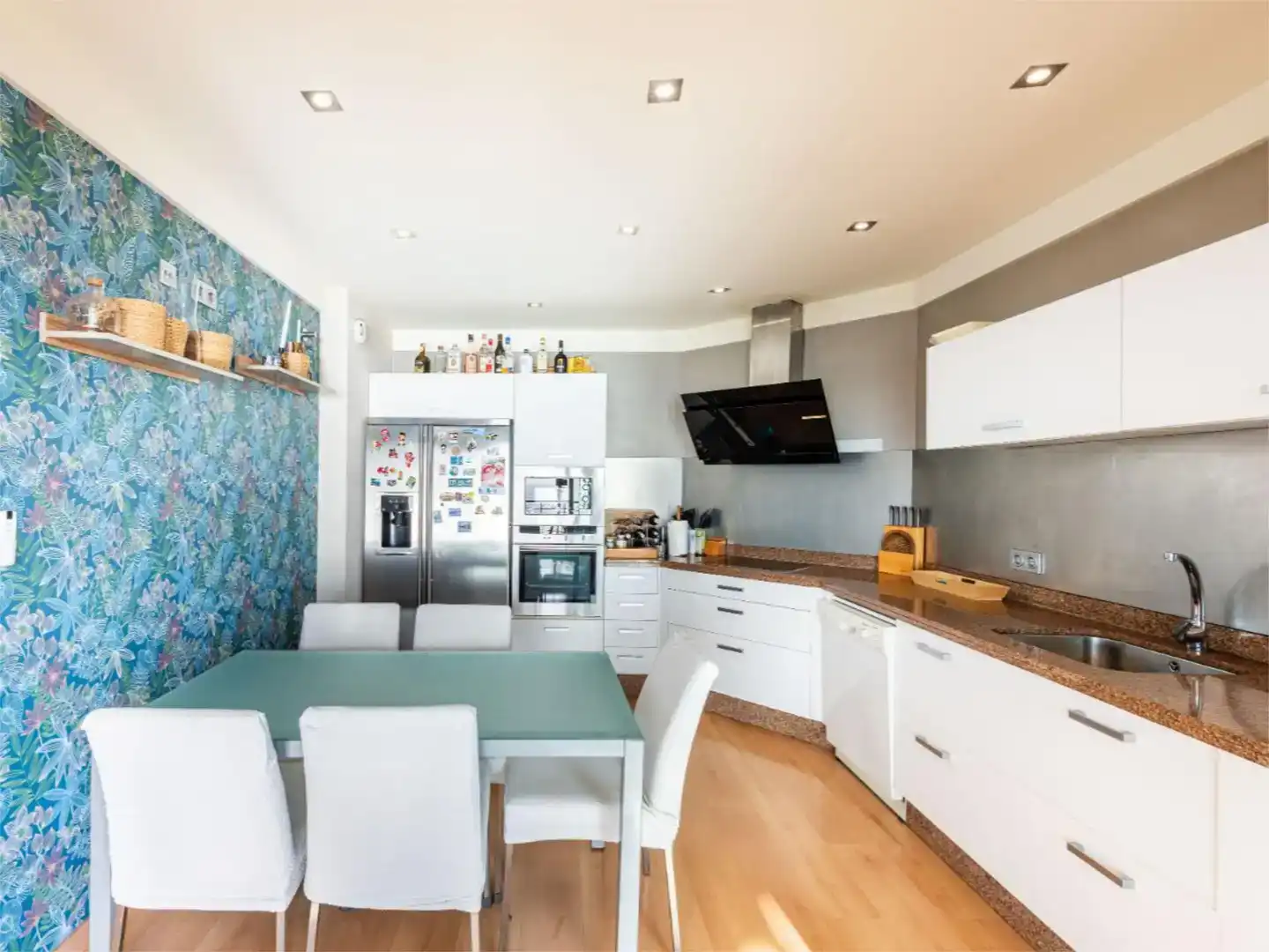 Küche von Wohnung zum Verkauf in Torrox mit Klimaanlage, Schwimmbad und Balkon