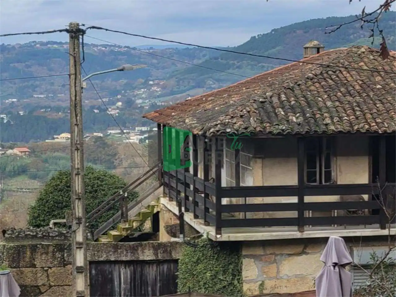 Vista exterior de Casa adosada en venta en Toén con Calefacción, Jardín privado y Terraza