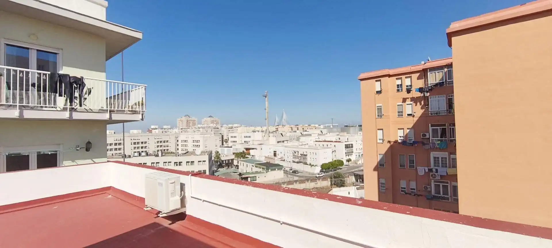 Vista exterior de Piso en venta en Cádiz con Terraza y Trastero