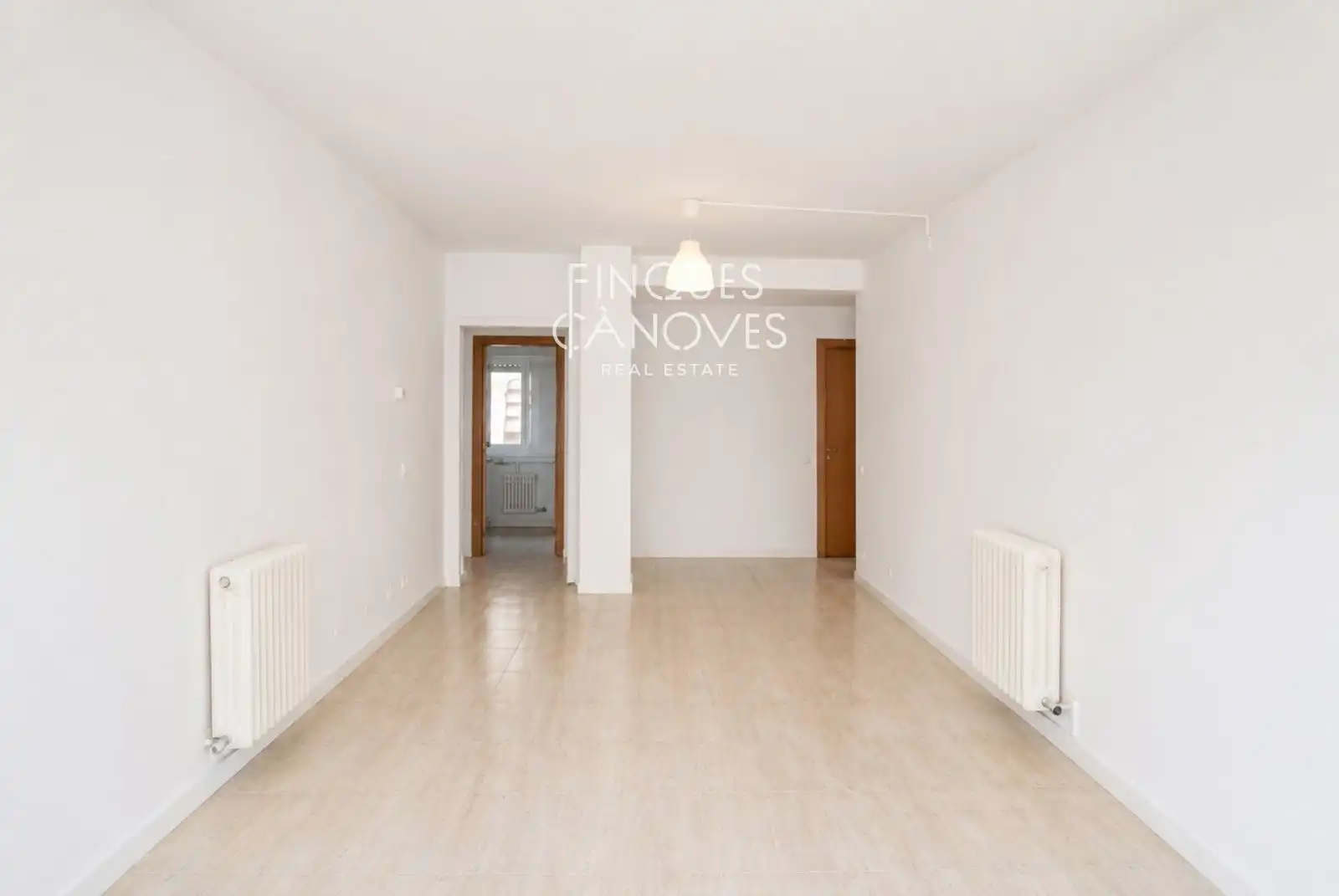 Piso en venta en Girona con Calefacción, Trastero y Horno